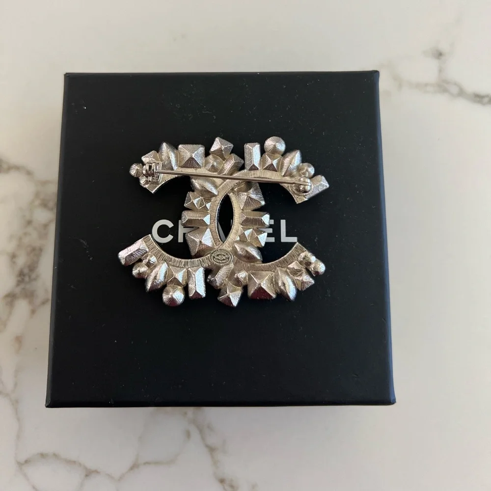 Chanel Brooch - Picture 2 of 9